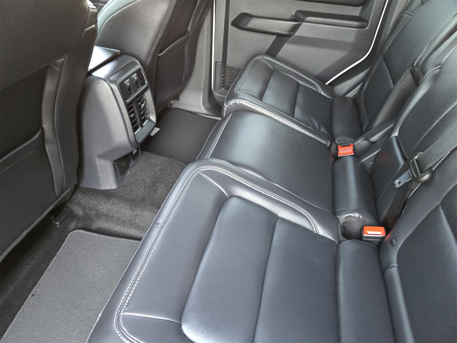 2025 Ford Bronco Outer Banks photo 18