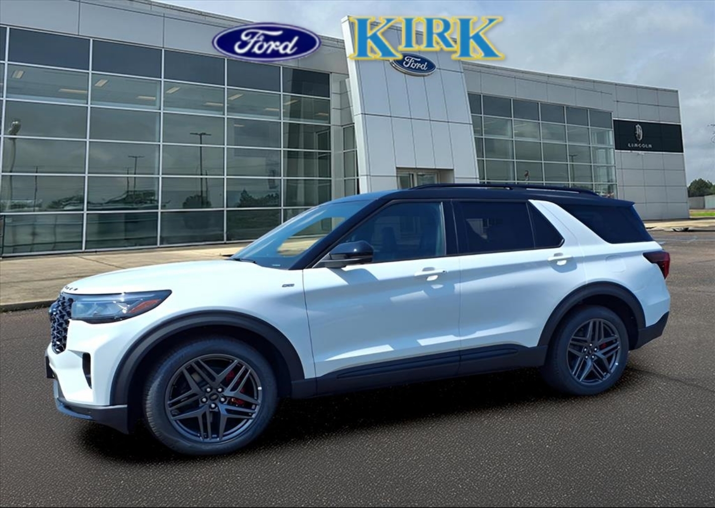 2025 Ford Explorer ST-LINE's photo