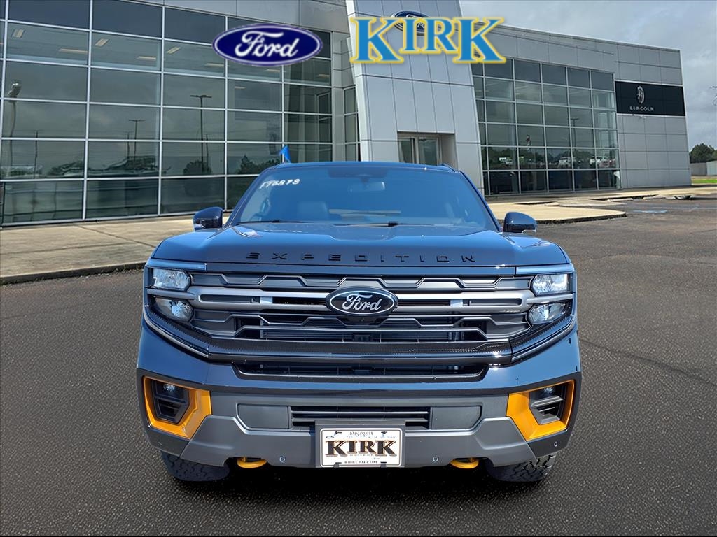 2025 Ford Expedition photo 3