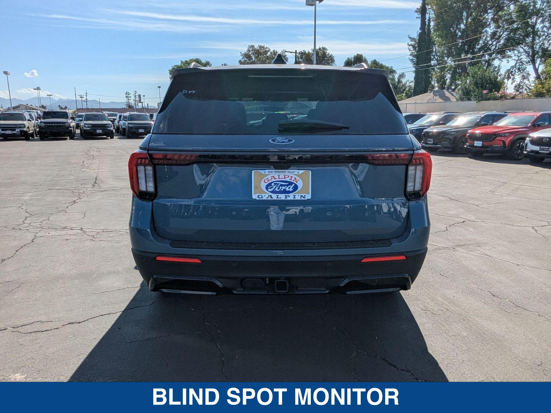 2025 Ford Explorer ST ST-Line photo 7