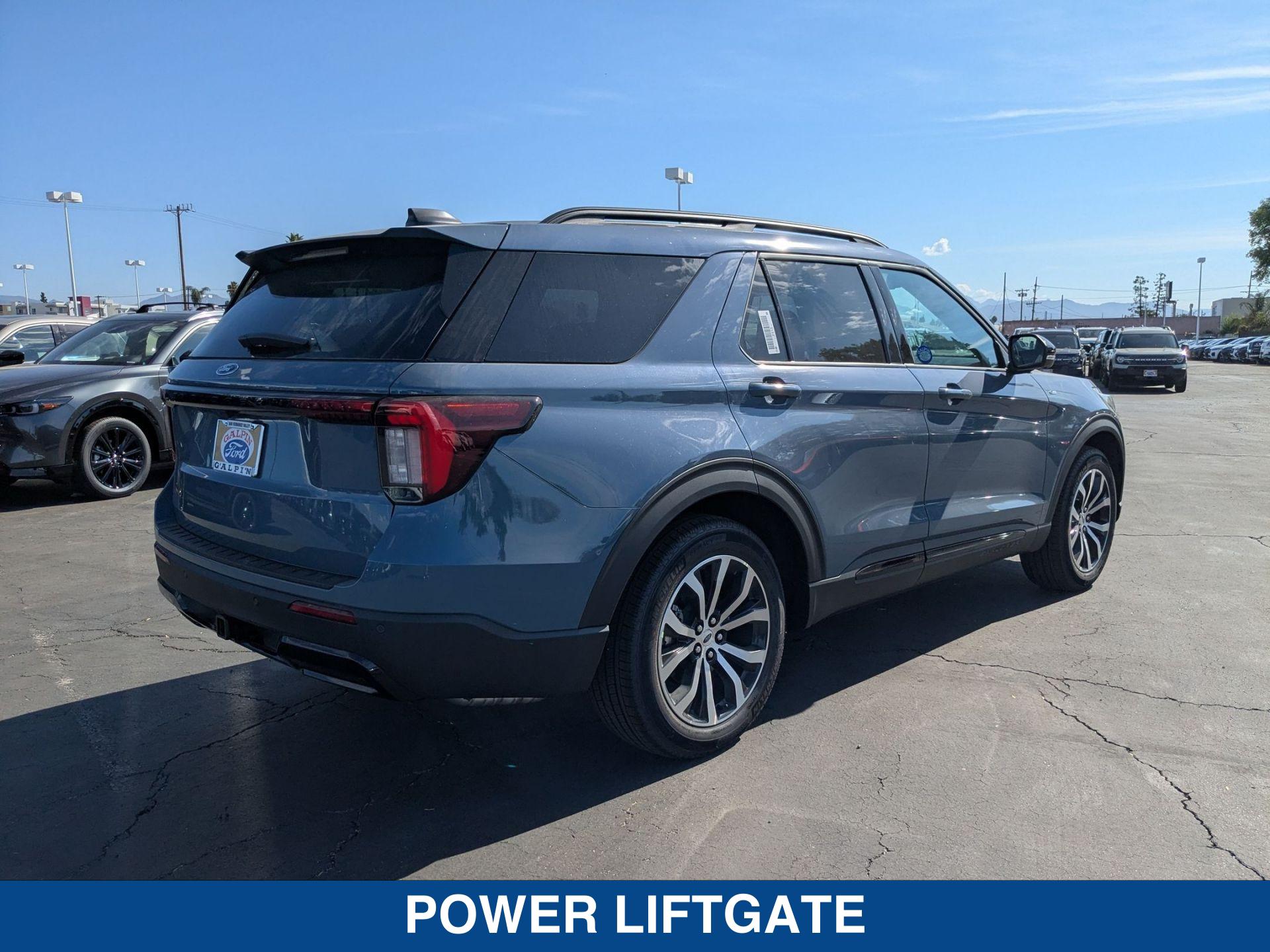 2025 Ford Explorer ST ST-Line photo 8