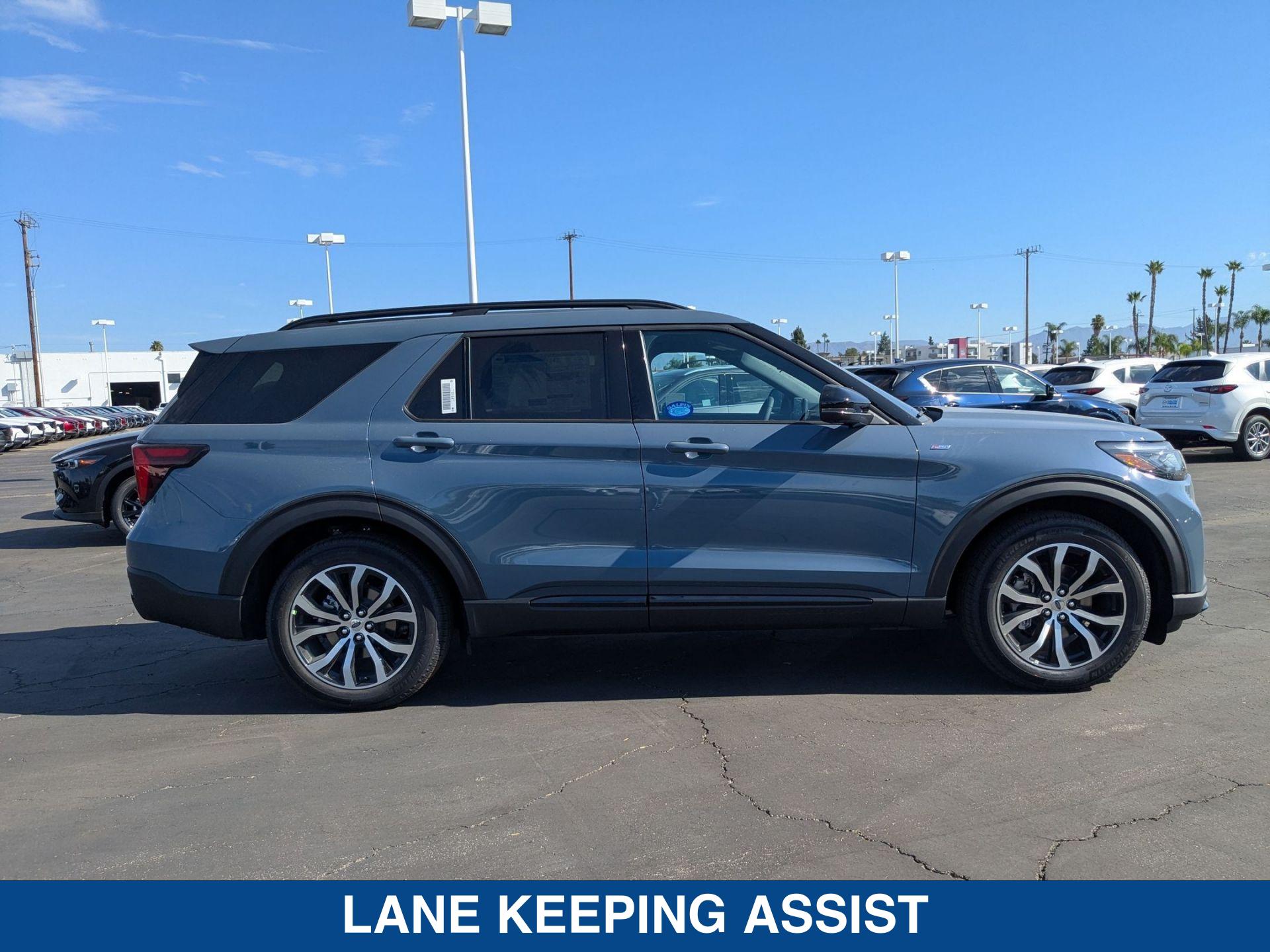 2025 Ford Explorer ST ST-Line photo 9