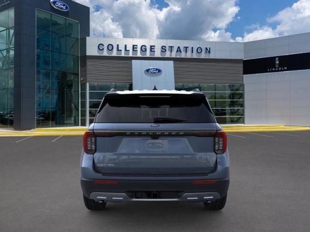 2025 Ford Explorer photo 4