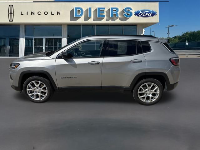 2023 Jeep Compass Latitude Lux photo 2