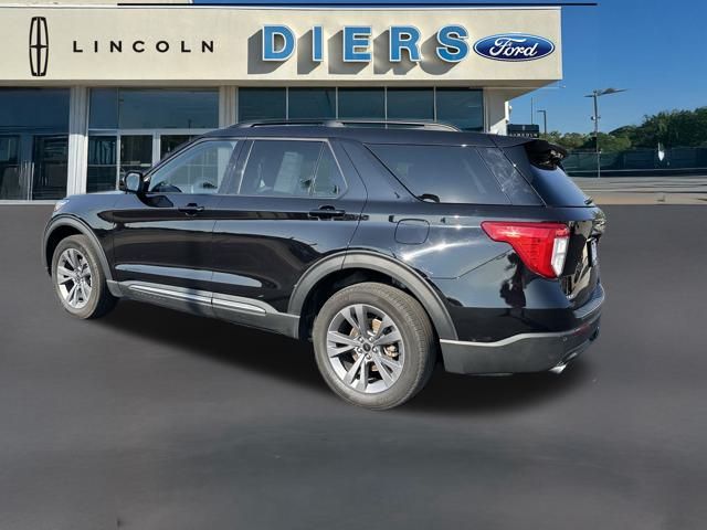 2023 Ford Explorer XLT photo 2