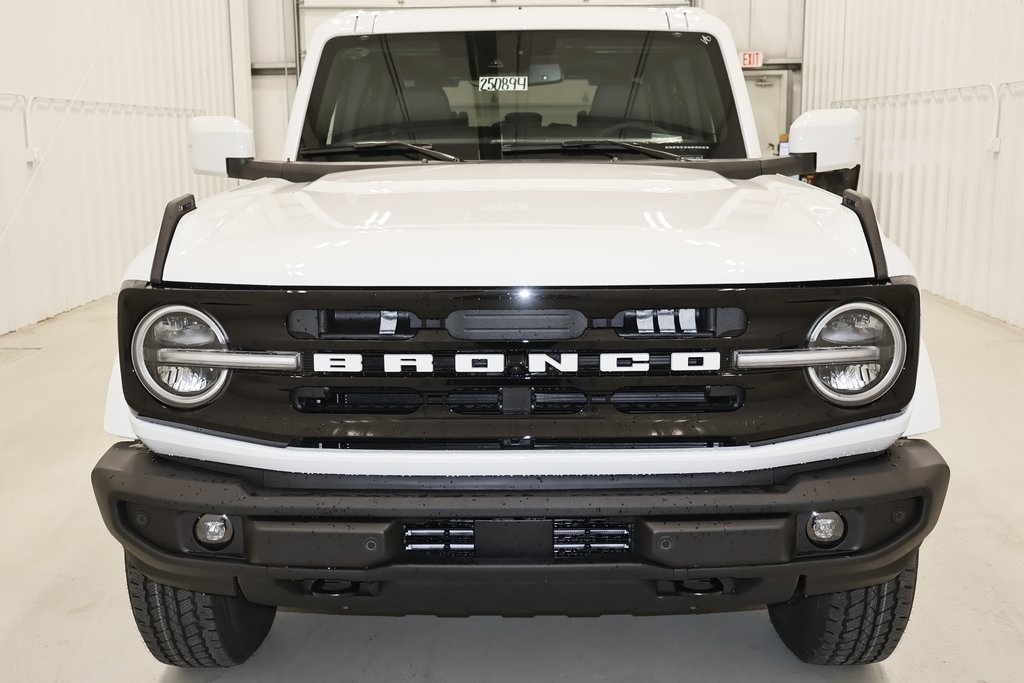 2025 Ford Bronco Outer Banks photo 2