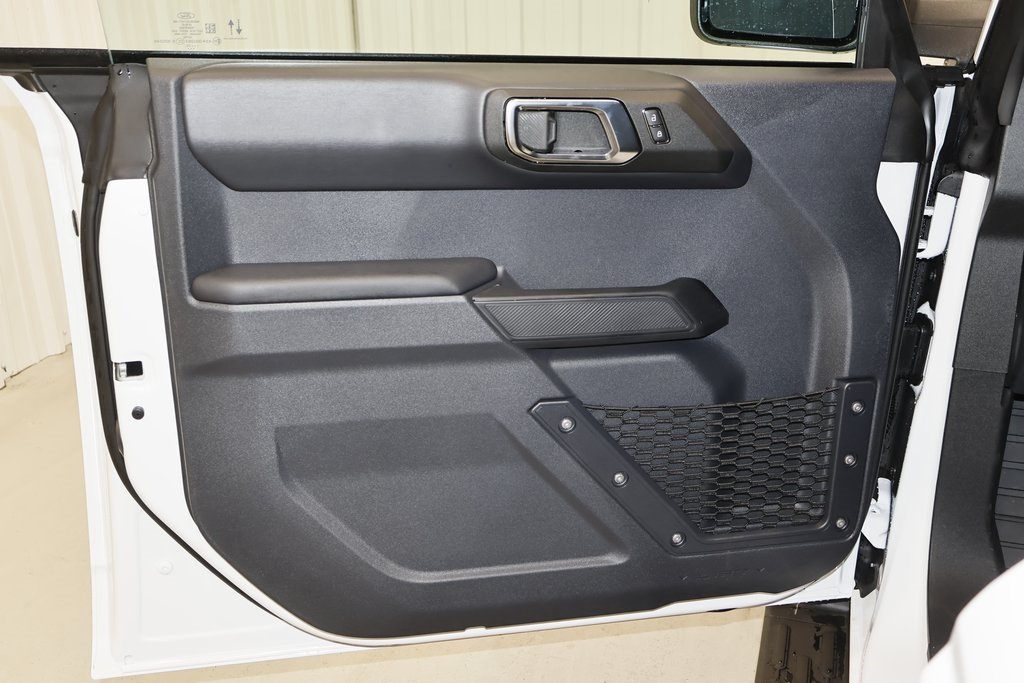 2025 Ford Bronco Outer Banks photo 8
