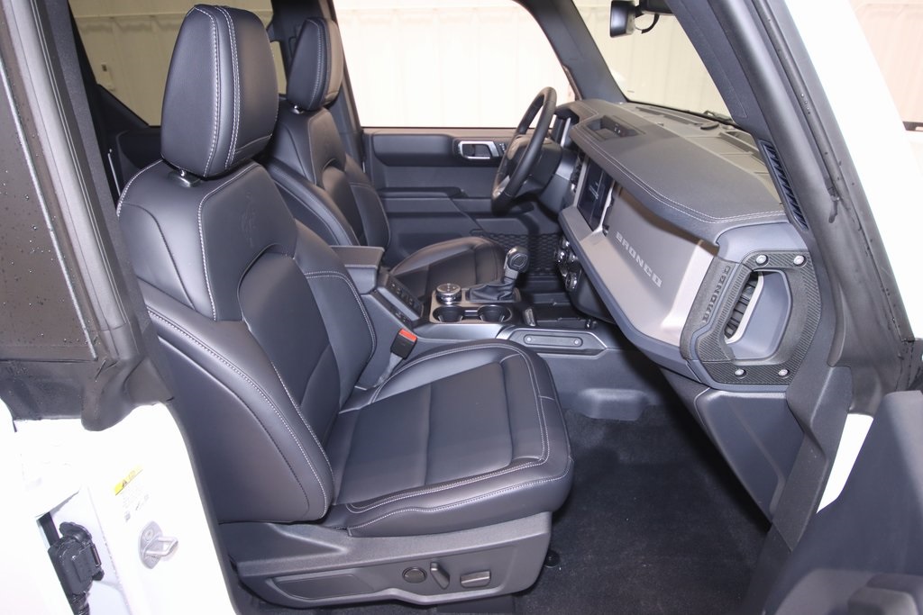 2025 Ford Bronco Outer Banks photo 12