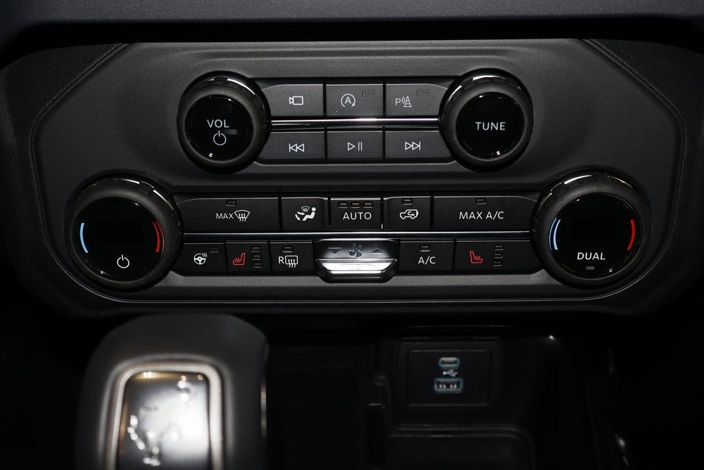 2025 Ford Bronco Outer Banks photo 21