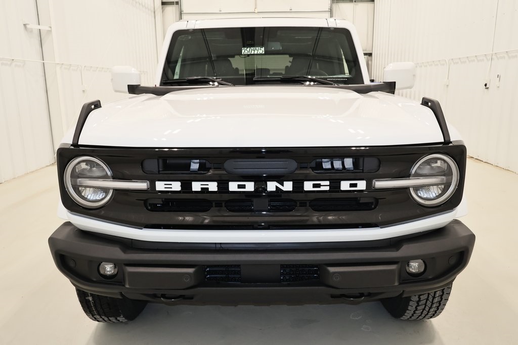 2025 Ford Bronco Outer Banks photo 3