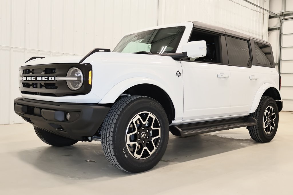 2025 Ford Bronco Outer Banks photo 4