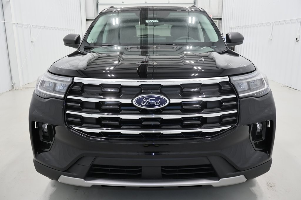 2025 Ford Explorer photo 3