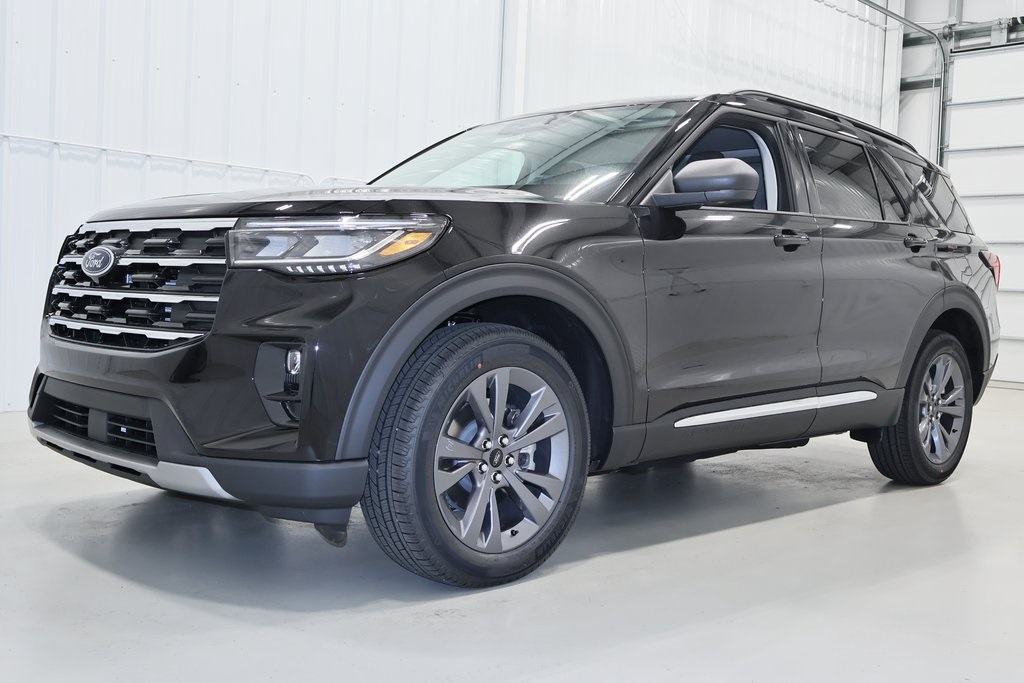 2025 Ford Explorer photo 4