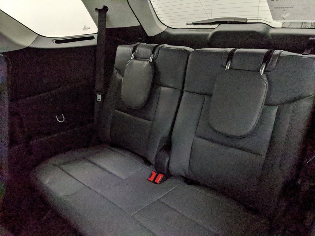 2025 Ford Explorer photo 2