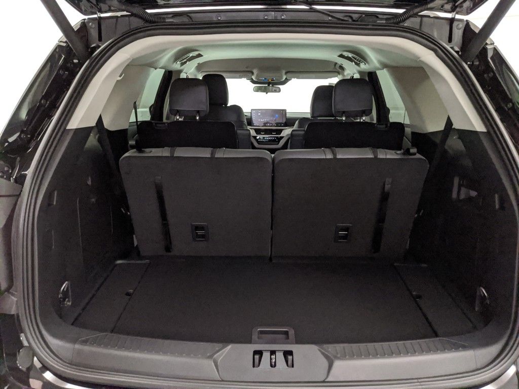 2025 Ford Explorer photo 3