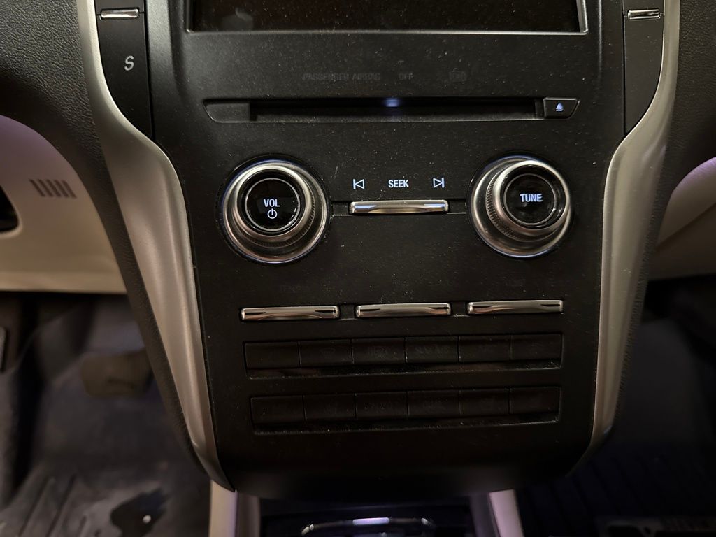 2015 Lincoln MKC Base photo 8