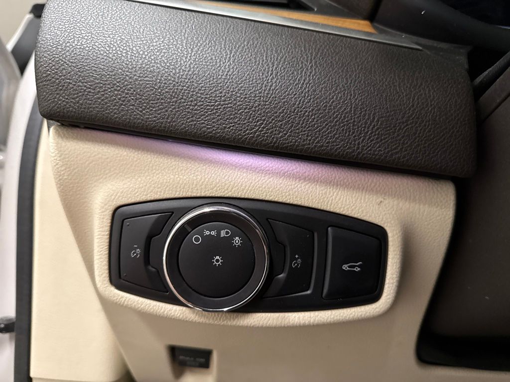 2015 Lincoln MKC Base photo 10