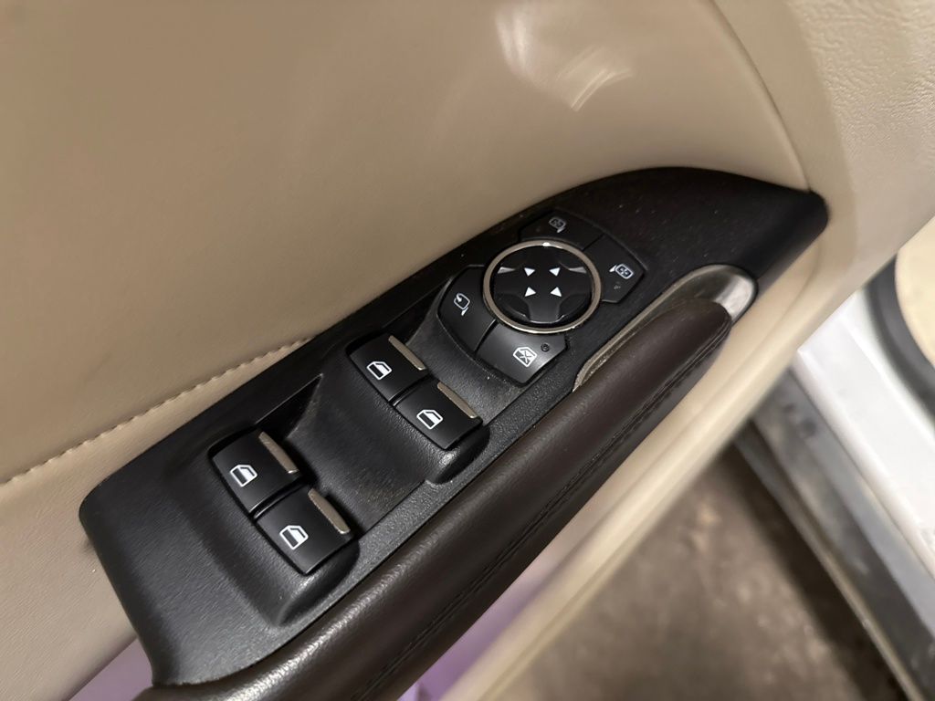 2015 Lincoln MKC Base photo 11