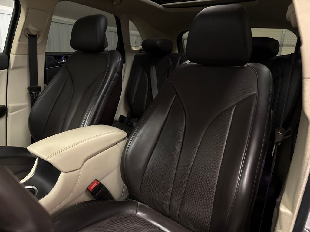 2015 Lincoln MKC Base photo 13