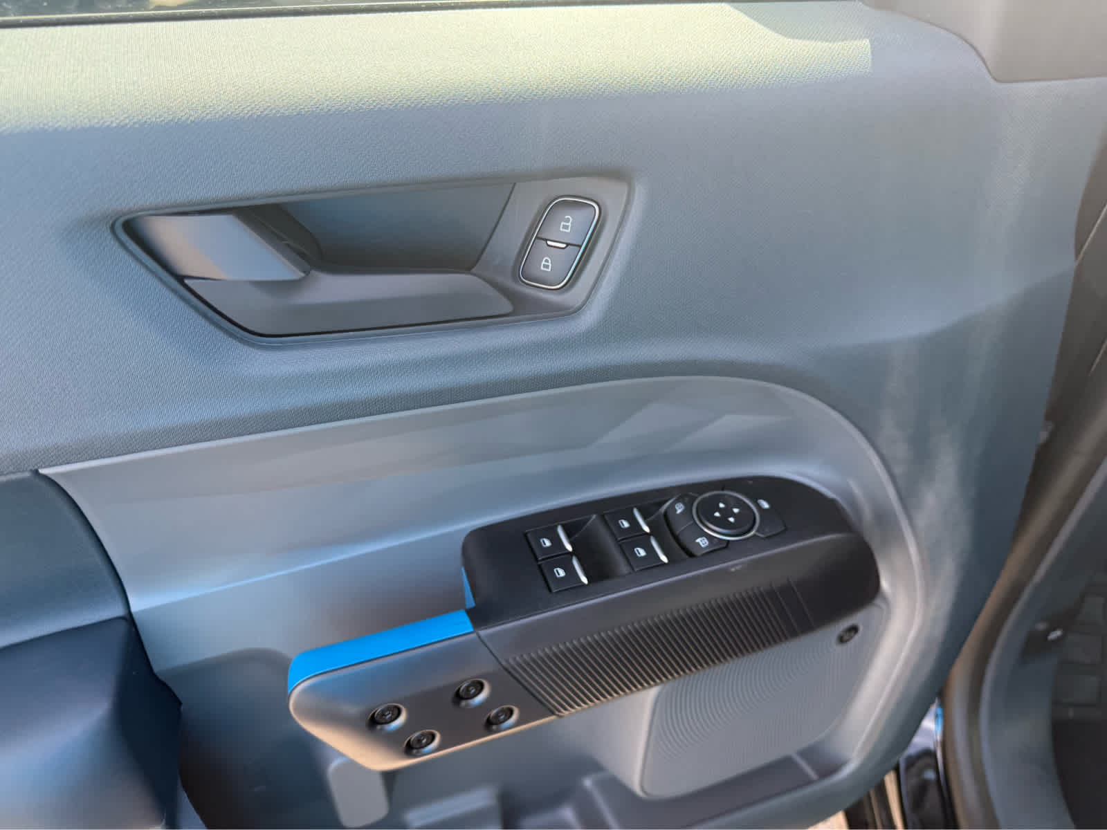 2025 Ford Maverick photo 6