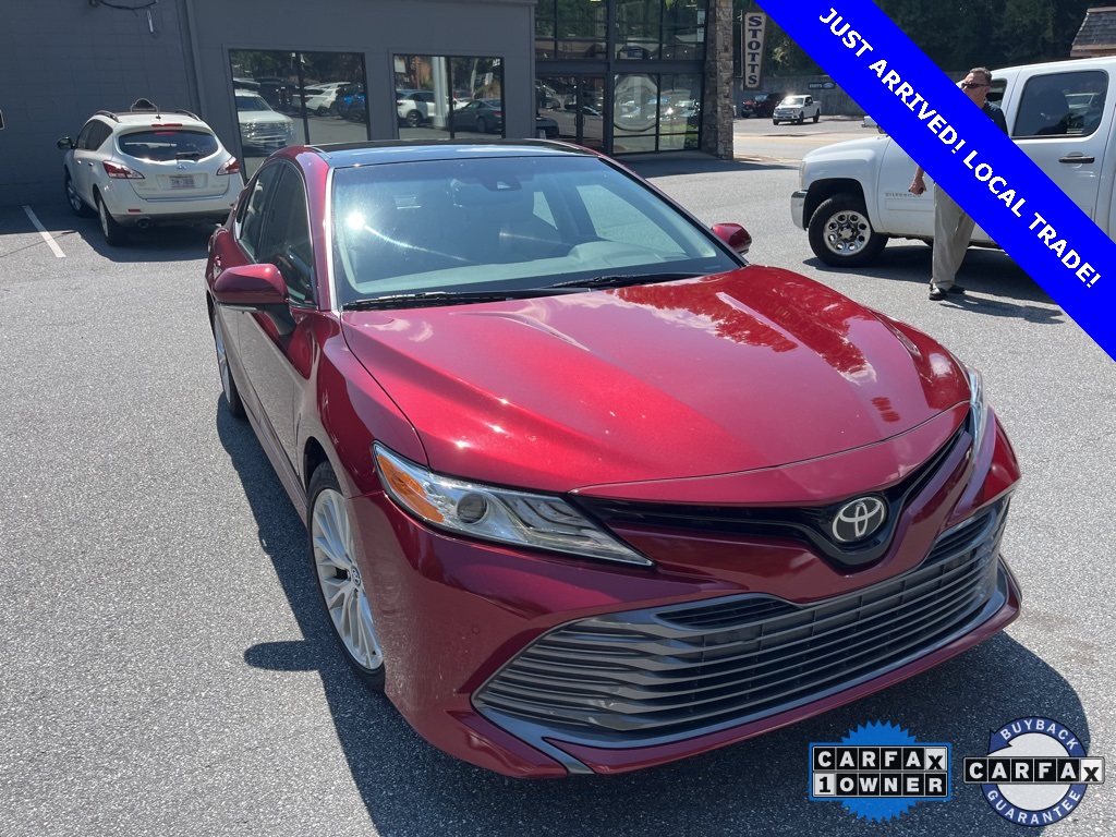 2018 Toyota Camry SE XLE photo 2