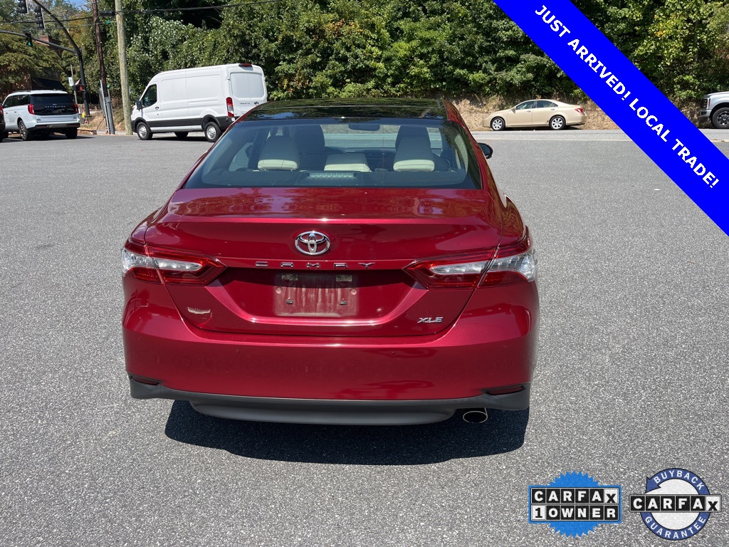 2018 Toyota Camry SE XLE photo 10