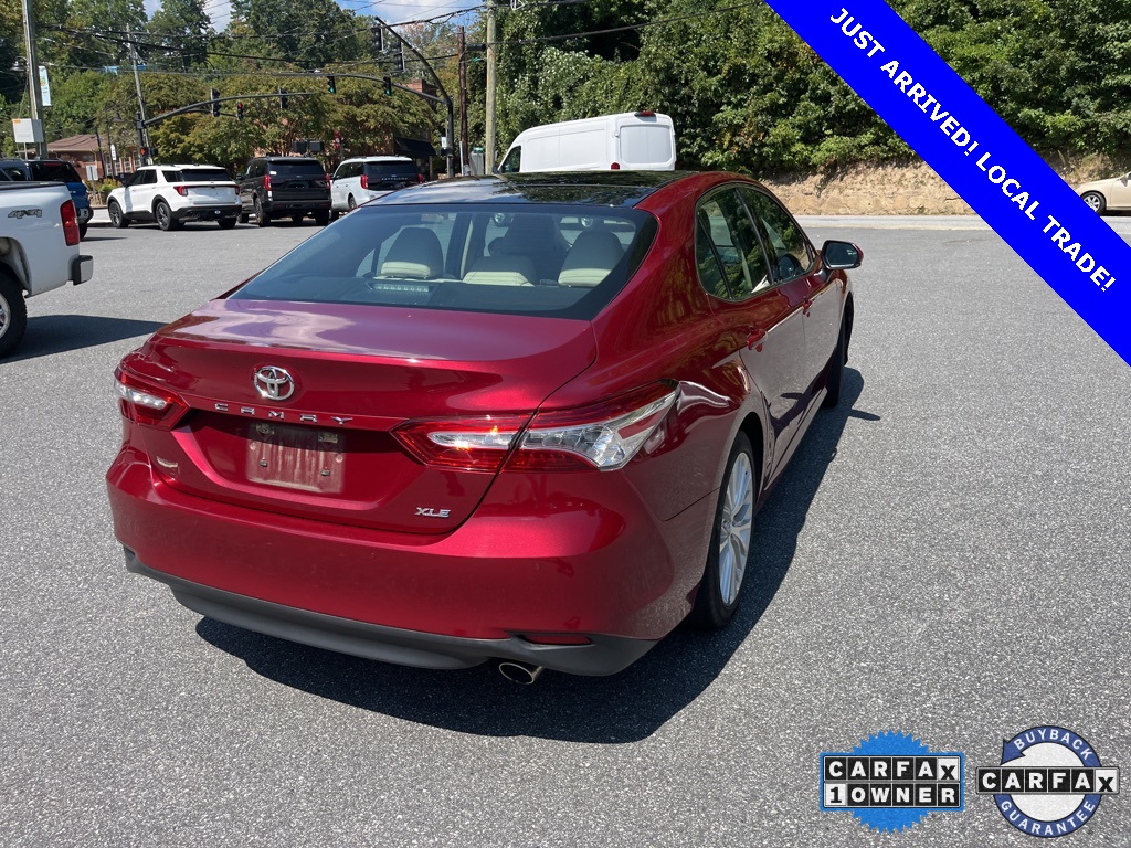 2018 Toyota Camry SE XLE photo 11