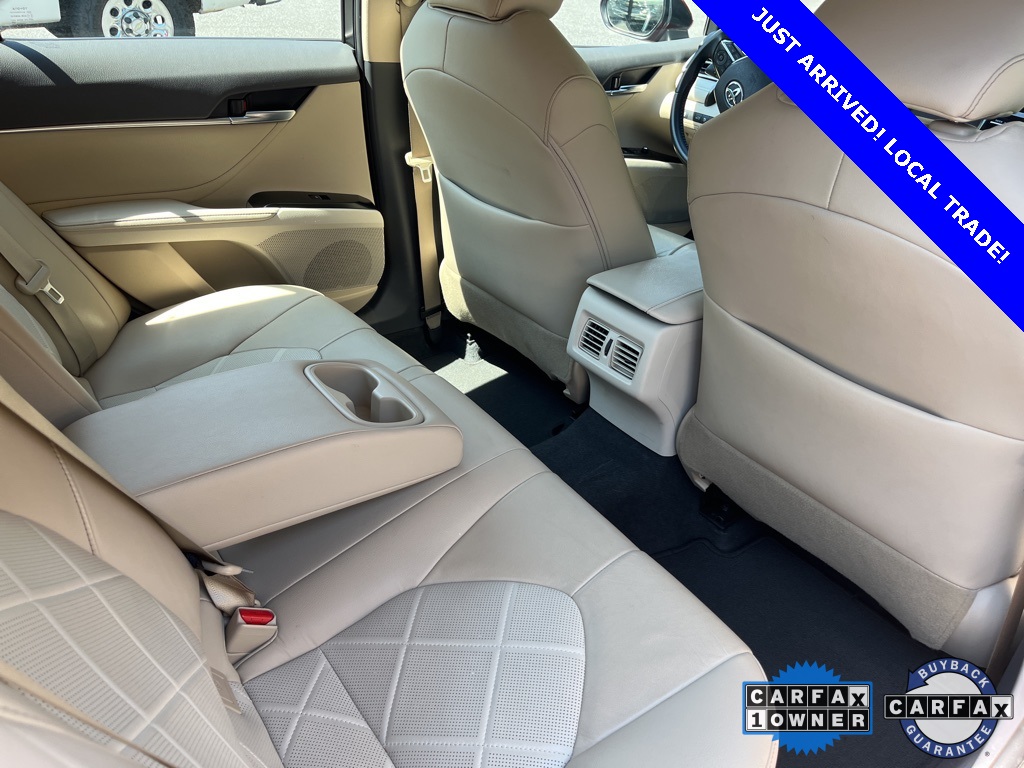 2018 Toyota Camry SE XLE photo 13