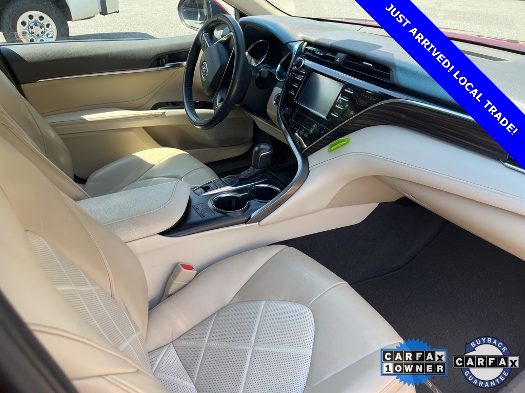 2018 Toyota Camry SE XLE photo 14