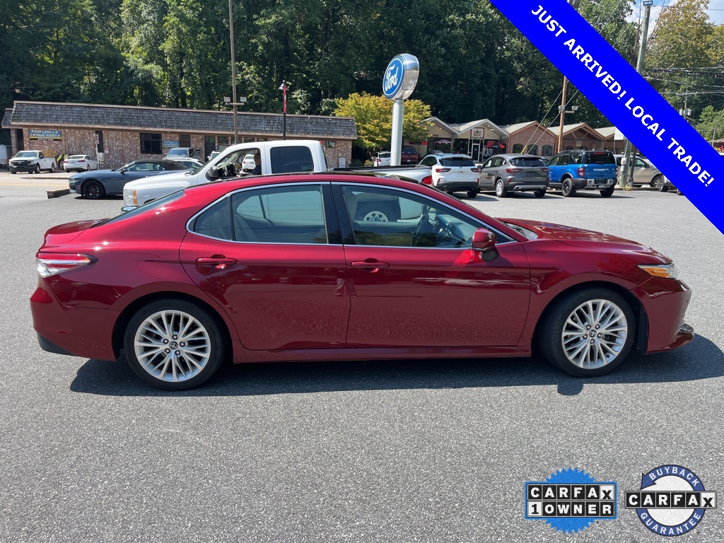 2018 Toyota Camry SE XLE photo 15