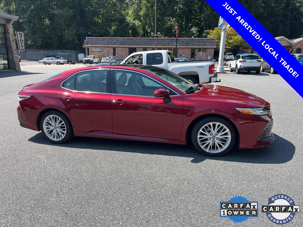 2018 Toyota Camry SE XLE photo 16