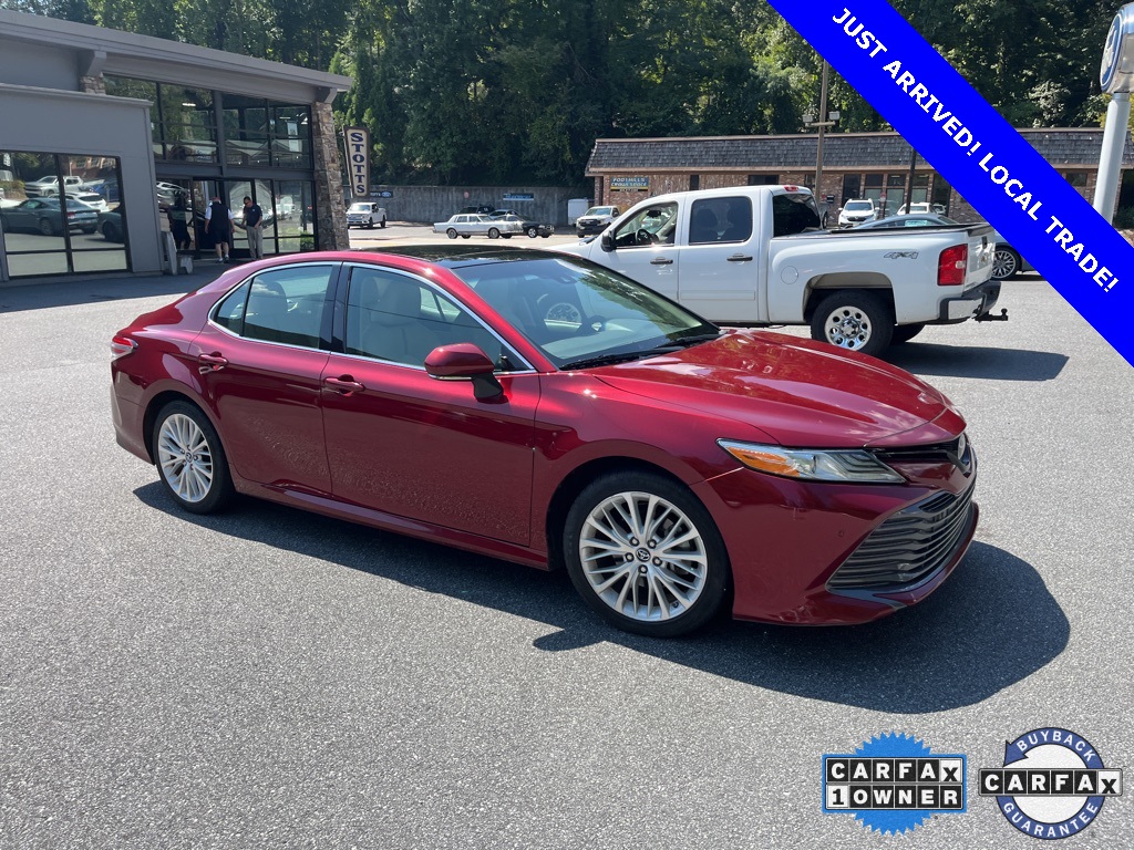 2018 Toyota Camry SE XLE photo 17