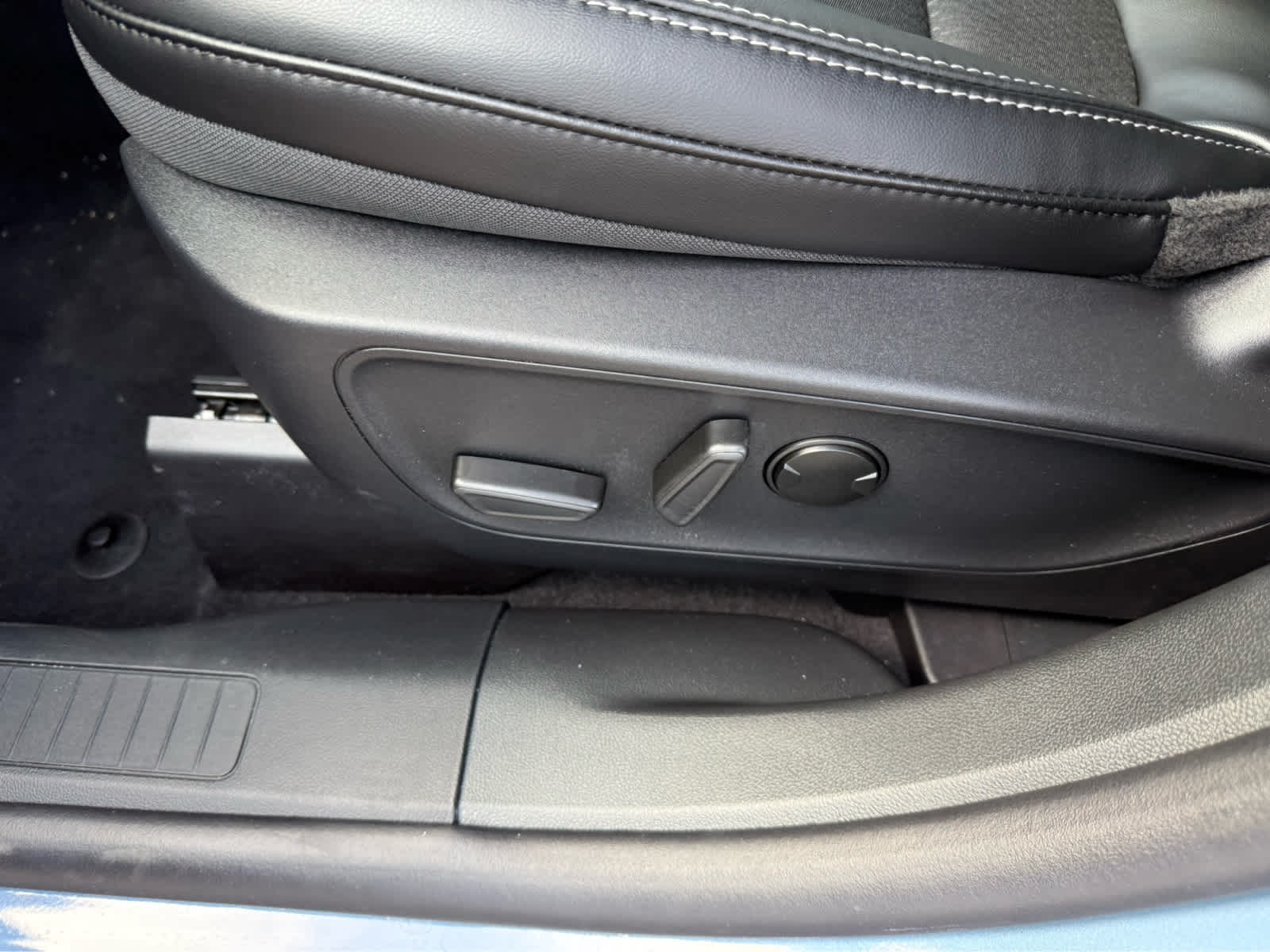 2025 Ford Escape Base photo 8