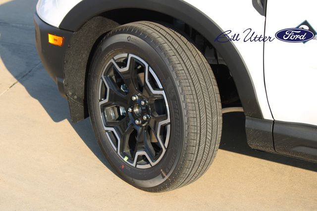 2025 Ford Bronco Sport Outer Banks photo 5