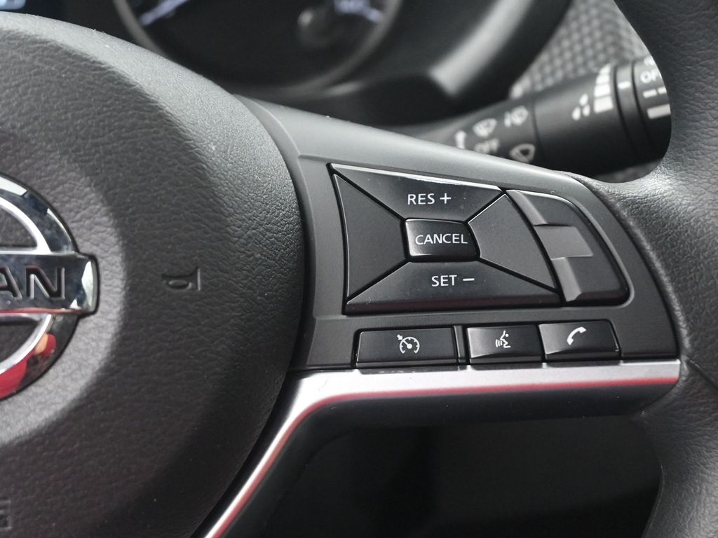 2020 Nissan Kicks SV photo 2