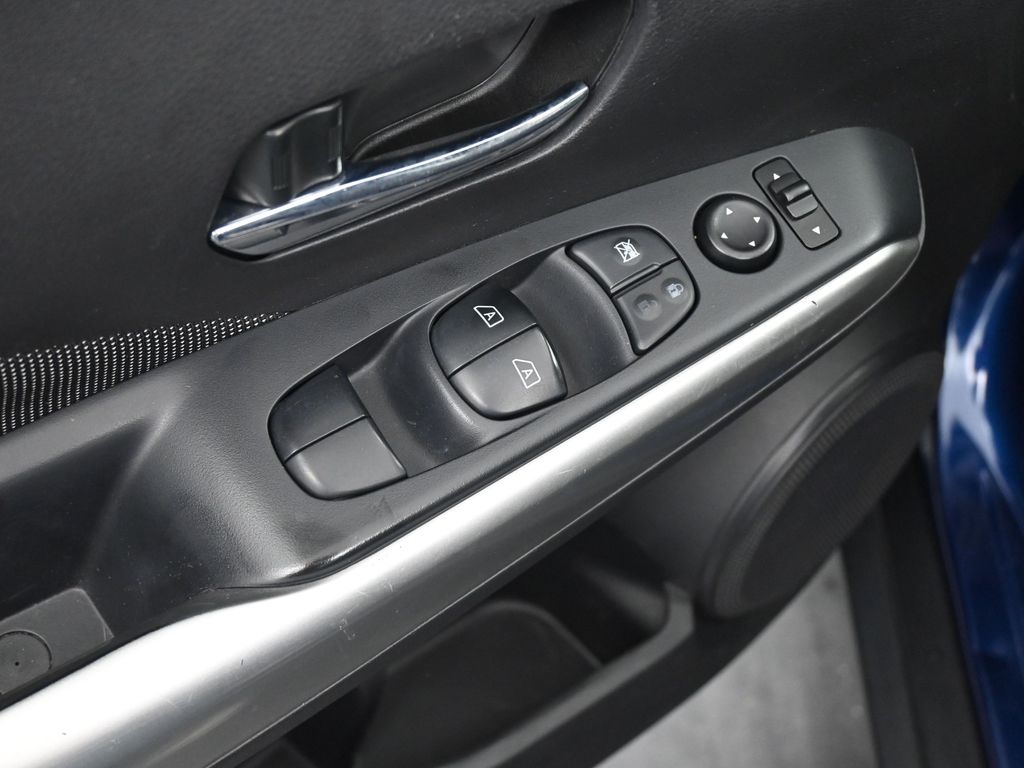2020 Nissan Kicks SV photo 13