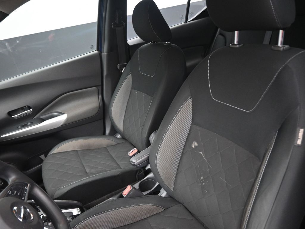 2020 Nissan Kicks SV photo 18