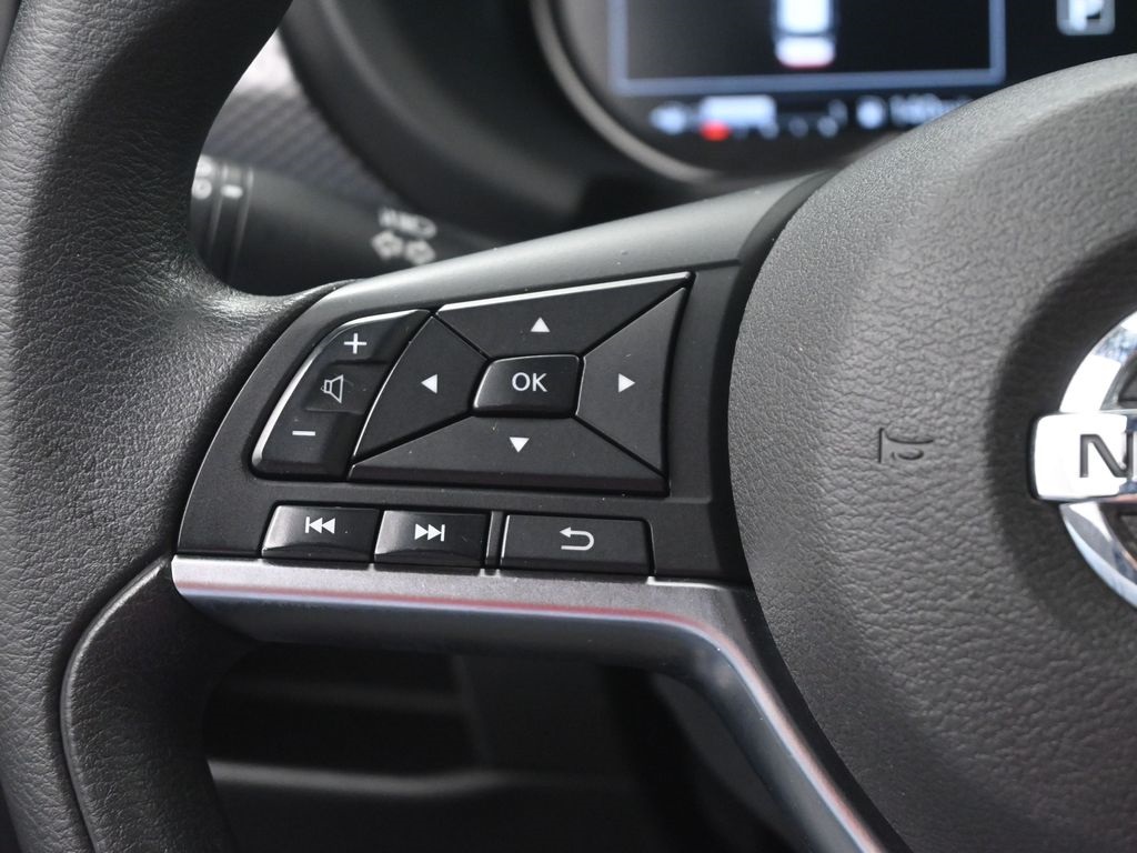 2020 Nissan Kicks SV photo 25