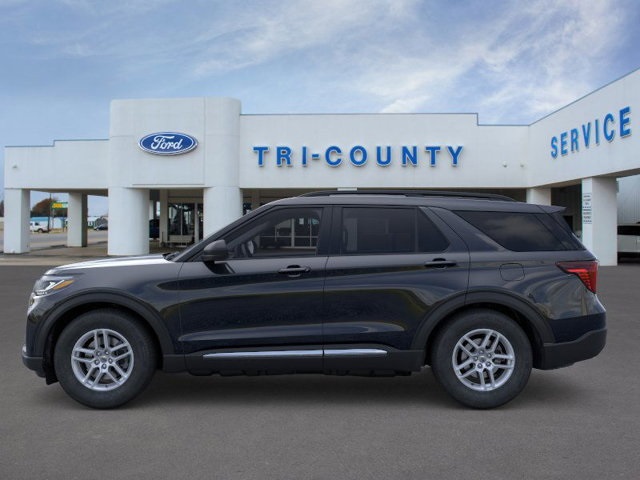 2025 Ford Explorer photo 2