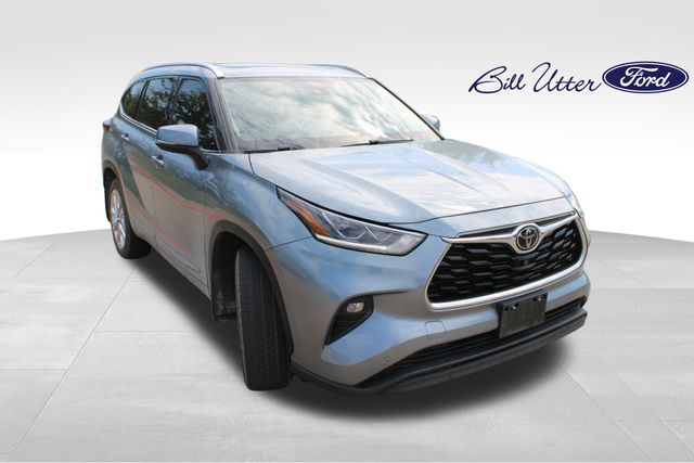 2021 Toyota Highlander Limited photo 3