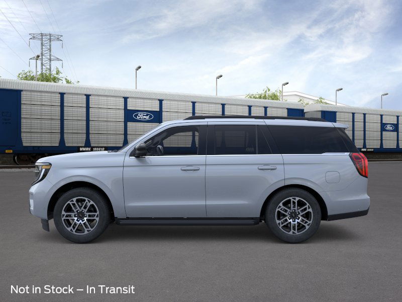 2025 Ford Expedition photo 2