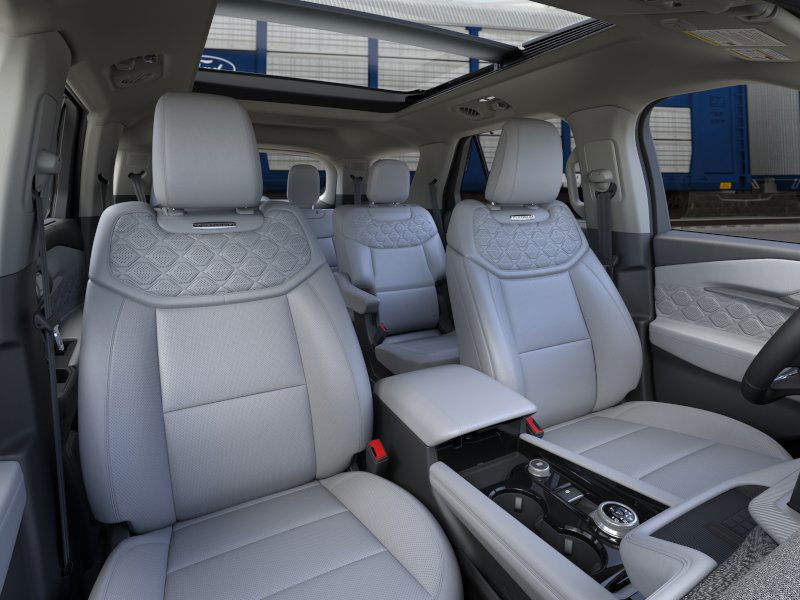2025 Ford Explorer Platinum photo 2