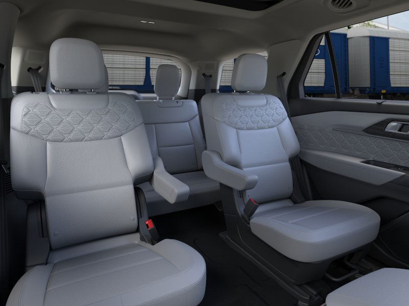 2025 Ford Explorer Platinum photo 3