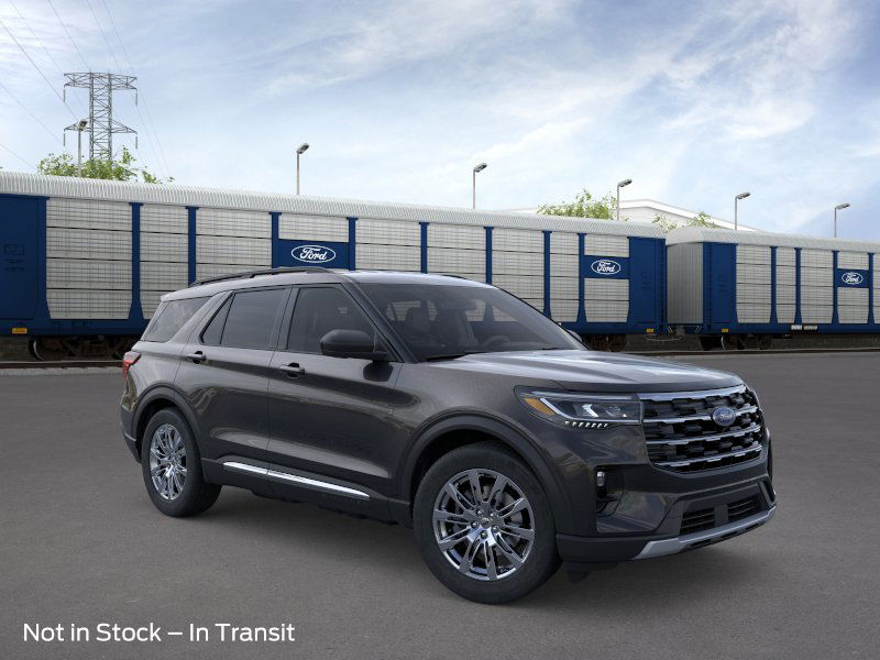 2025 Ford Explorer photo 6