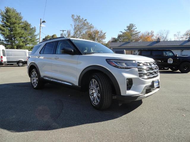 2025 Ford Explorer photo 3