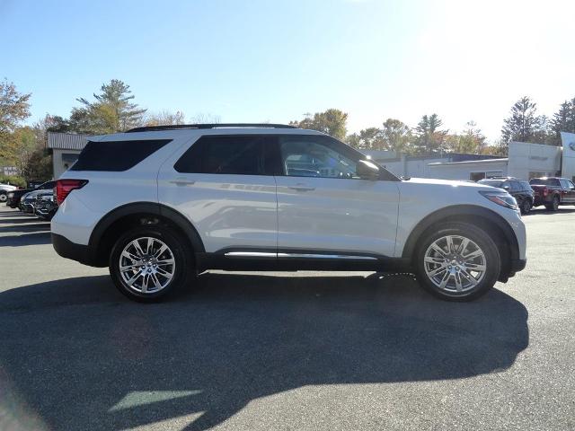 2025 Ford Explorer photo 4