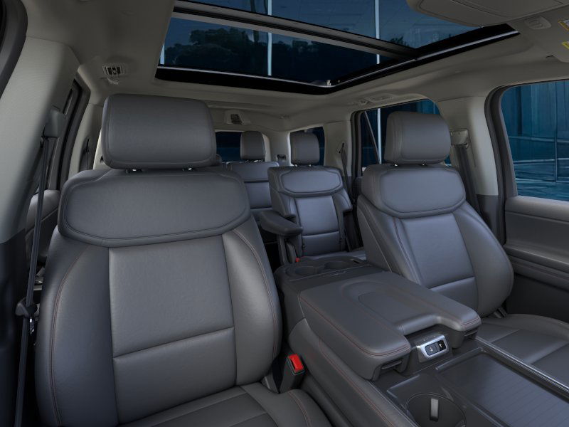 2025 Ford Expedition photo 8
