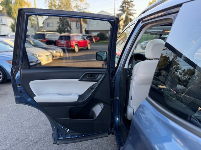 2014 Subaru Forester 2.5i Premium photo 16