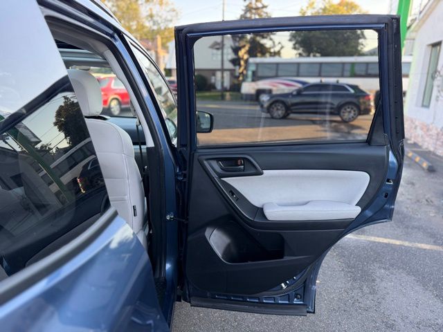 2014 Subaru Forester 2.5i Premium photo 19