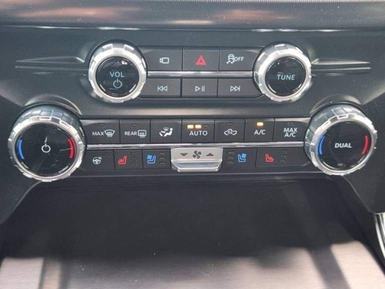 2025 Ford F-150 Platinum - Photo 14
